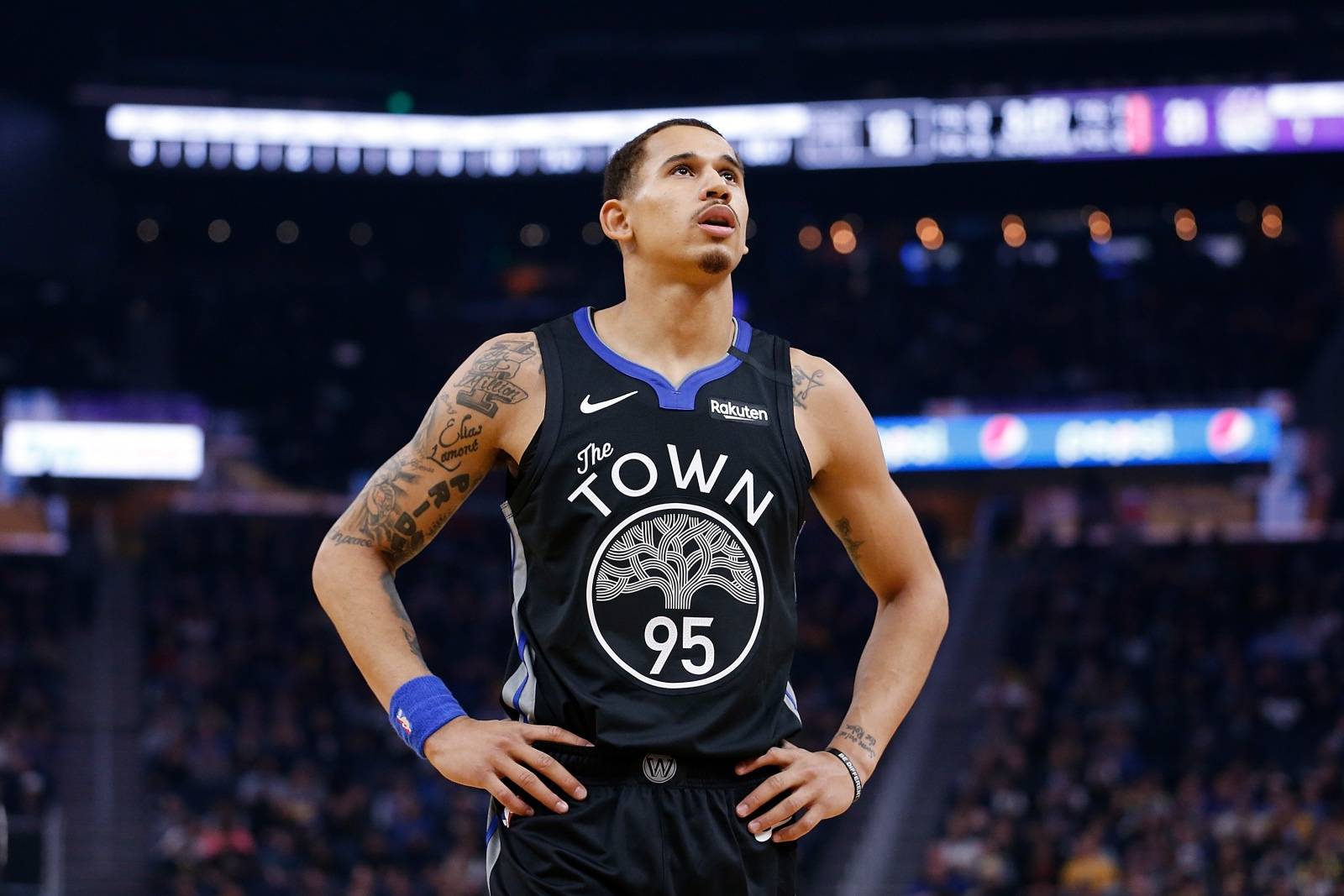 并凭借哈里 并凭借哈里